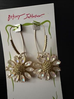 Betsey Johnson Daisy earrings